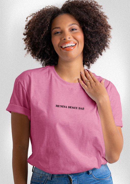 Camiseta COMO DIRIA MINHA MÃE "Menina desce daí!"