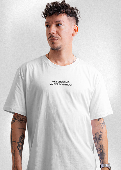 Camiseta Oversized "Me subestime, vai ser divertido!"